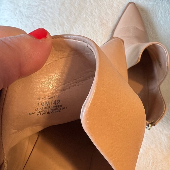 Vince Camuto Gigietta pointed toe booties. Women’s size 10 - Picture 5 of 5